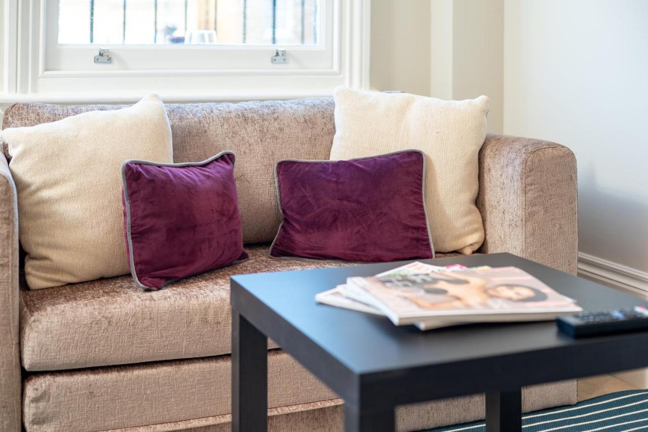 Capital Sloane Street Studio With Balcony London Exterior foto